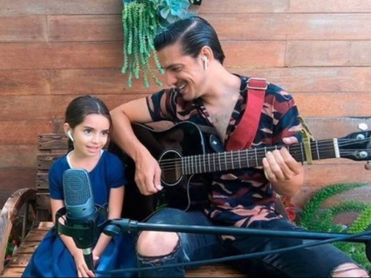 VIDEO: El tierno dueto musical de Aitana y Vadhir Derbez