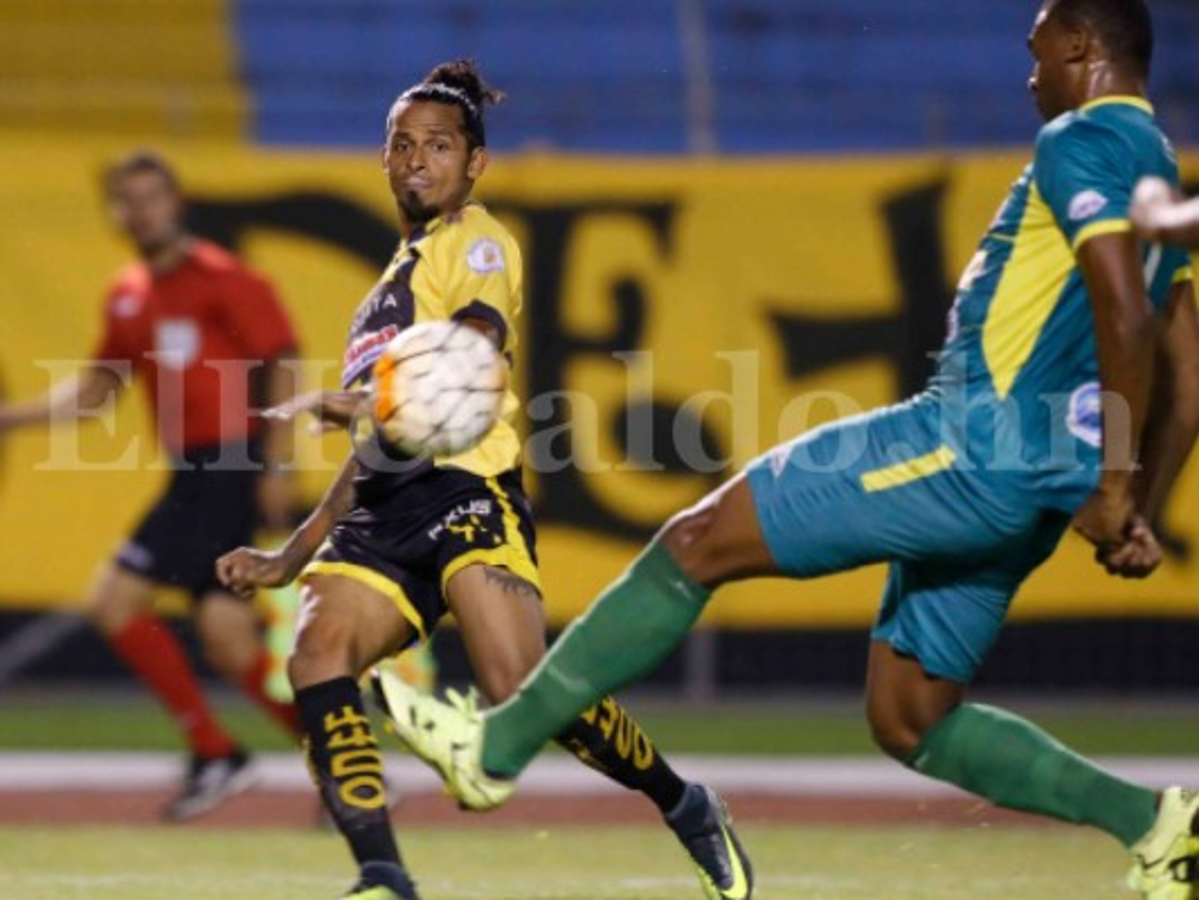 Real España es líder del Clausura al derrotar 2-0 al Juticalpa en el estadio Olímpico
