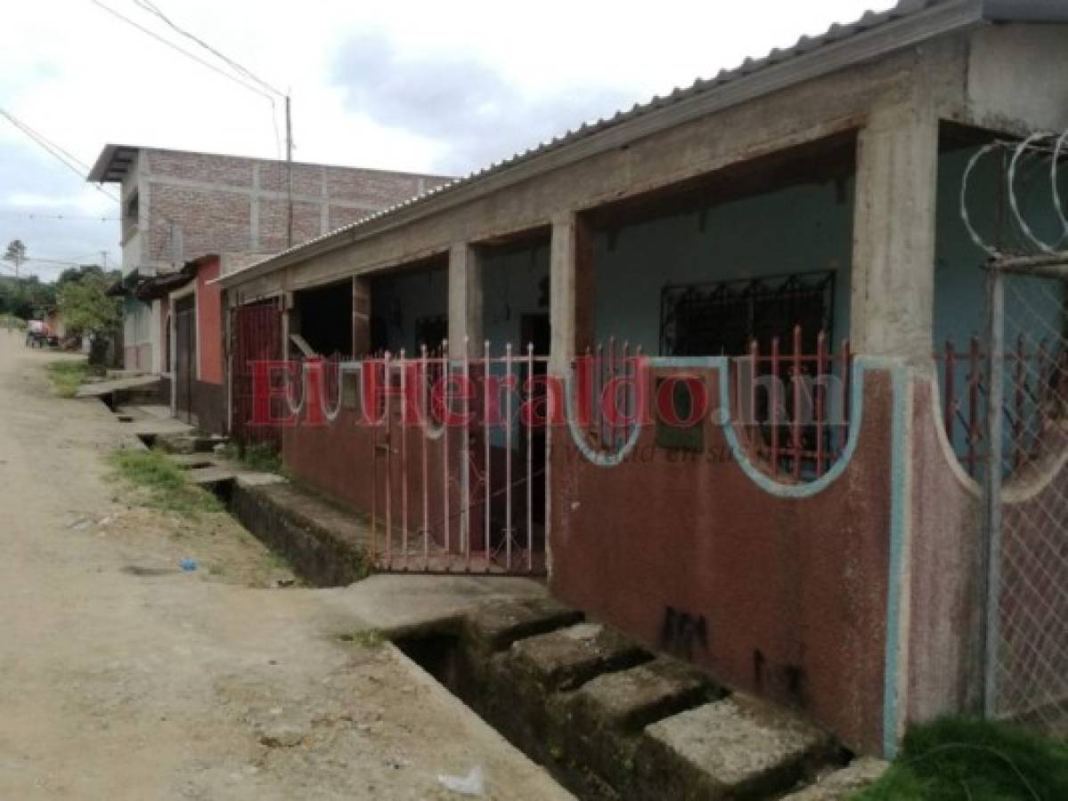 Esta es la humilde vivienda de la que salió la hondureña con el afán de ayudar a su familia. Foto: EL HERALDO