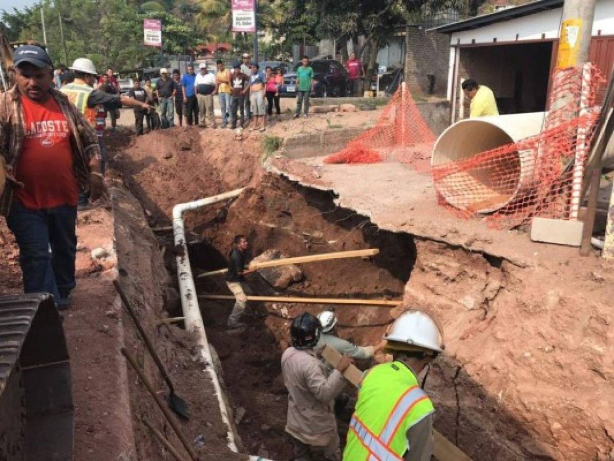 Hallan muertos a los dos obreros soterrados por alud de tierra en la capital de Honduras