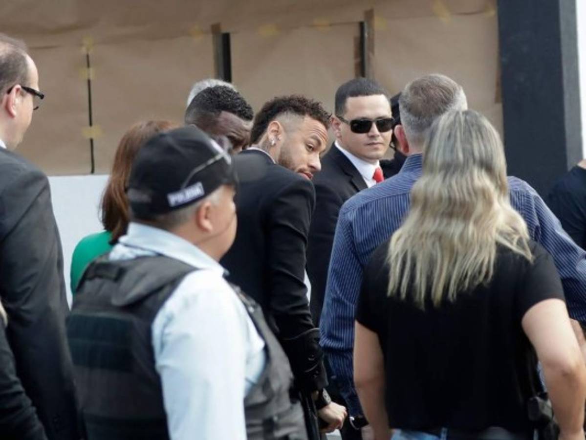 Policía brasileña recibe más tiempo para investigar a Neymar