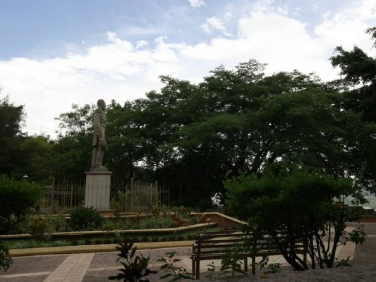 Plazas que no pierden su encanto en el Distrito Central