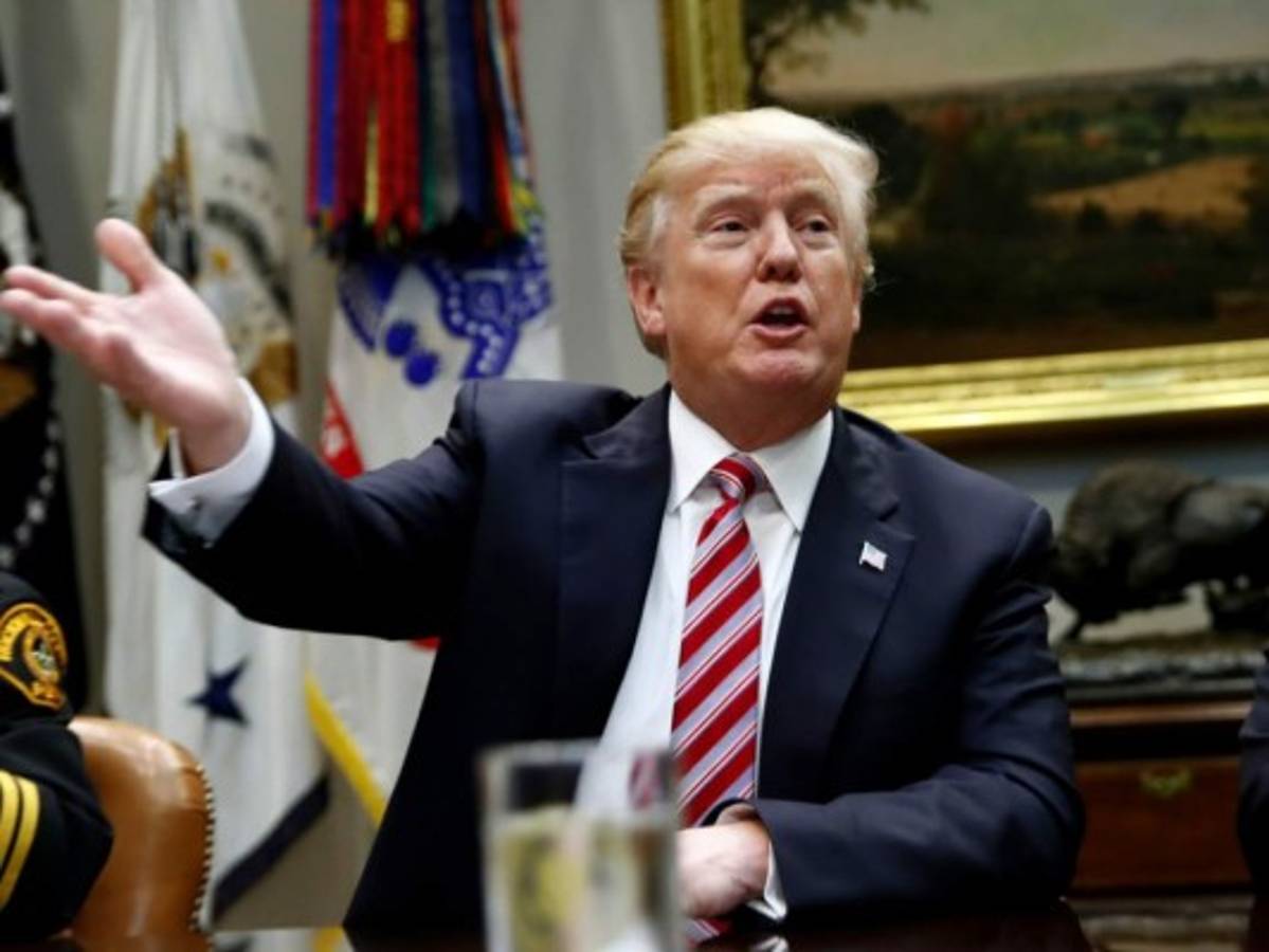 Grupo de demócratas y republicanos devela plan migratorio que desafía a Trump