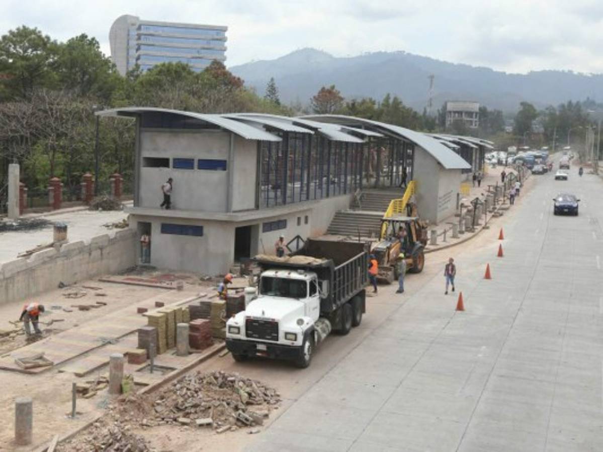 Parada del Trans 450 de la UNAH estará lista en un mes