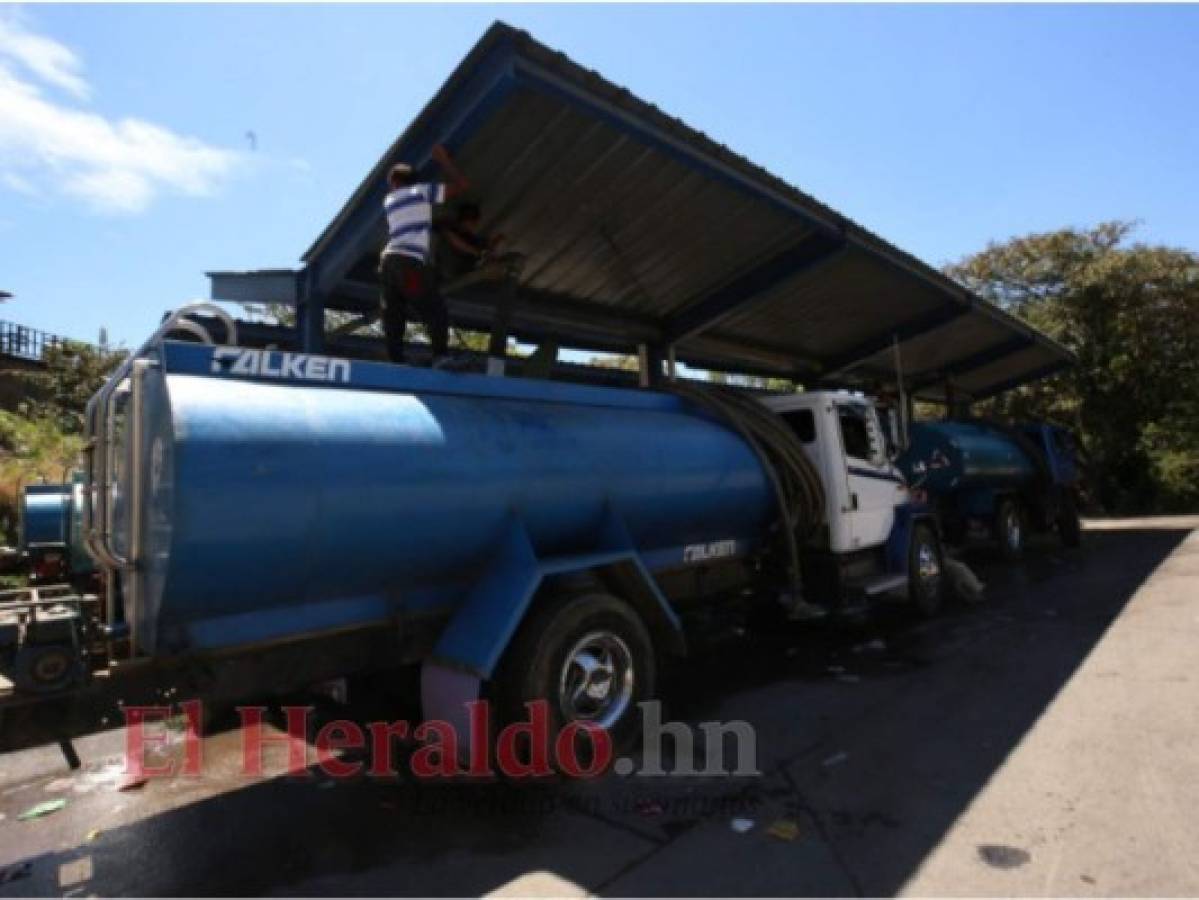 Cisternas del SANAA comienzan a paliar la escasez de agua en la capital de Honduras