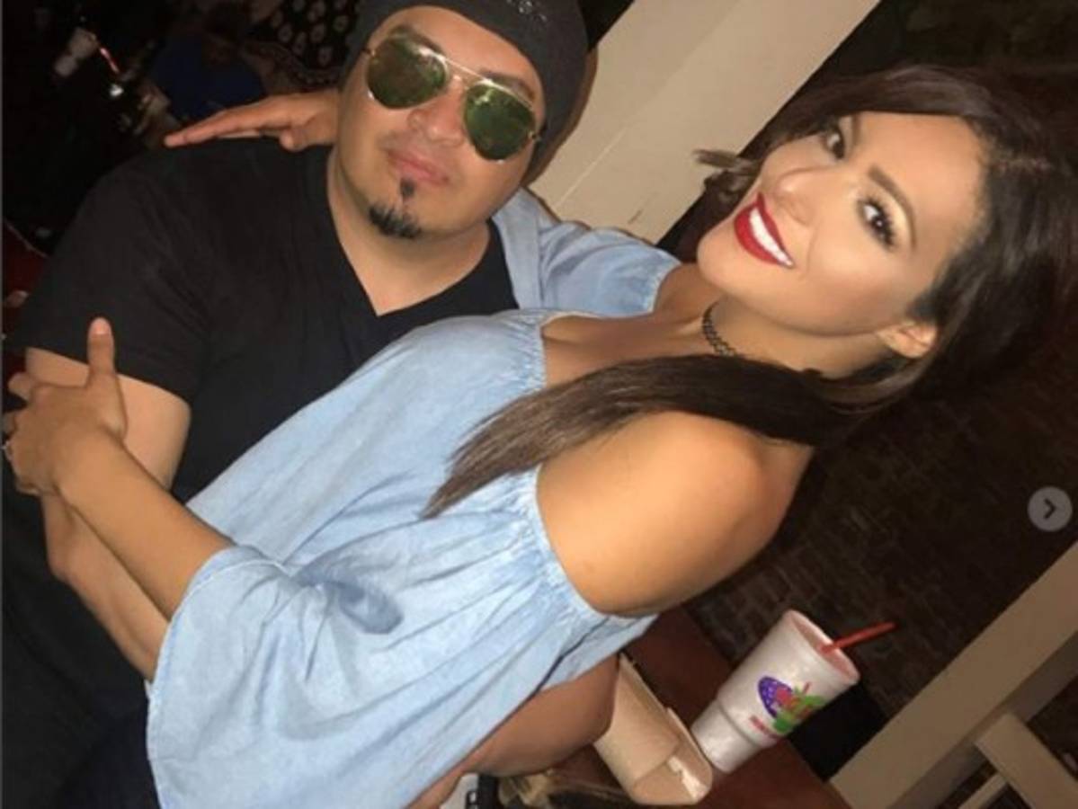 Nathalia Casco presume sus anillos de matrimonio