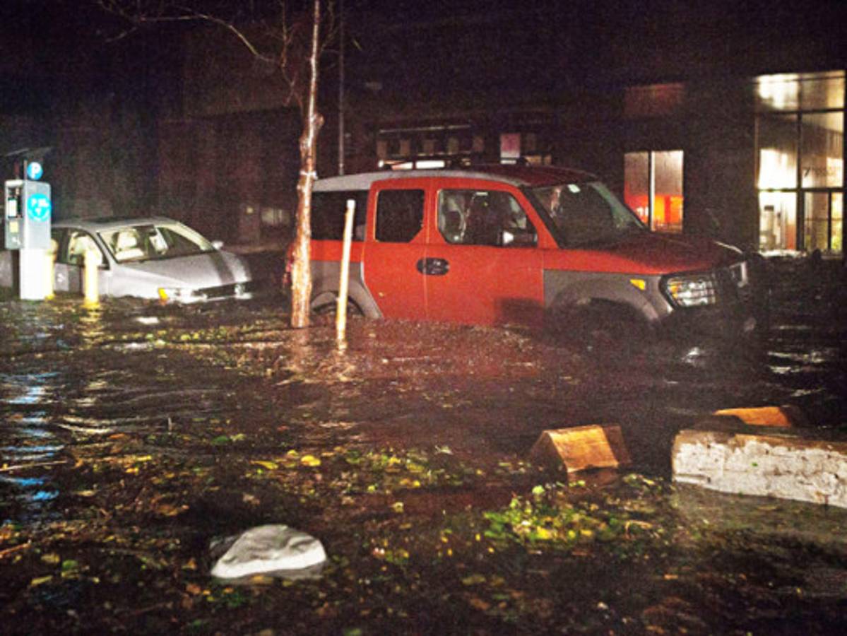 Unos 200 mil hondureños en alerta por trayectoria de huracán Sandy