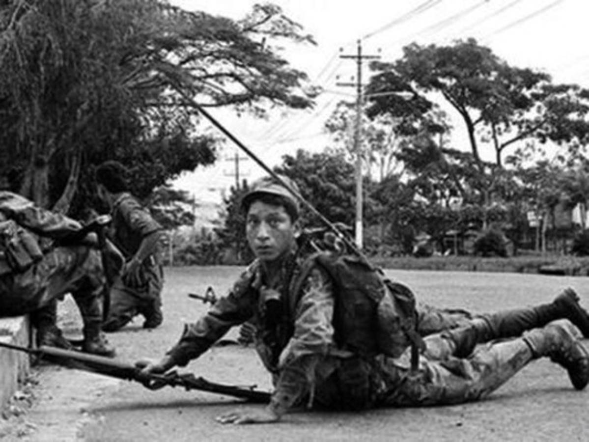 Fiscalía salvadoreña reabrirá caso asesinato de jesuitas durante la guerra civil