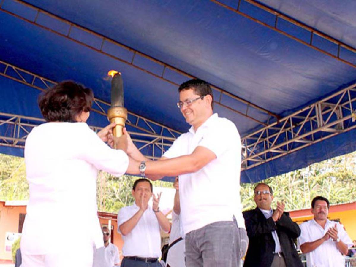Honduras entrega Antorcha Centroamericana a Nicaragua