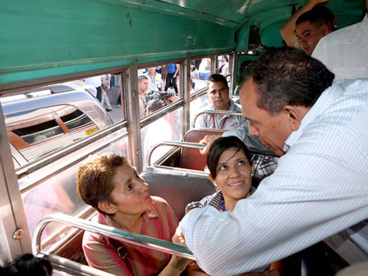 'Pepe' Lobo supervisa a militares en buses