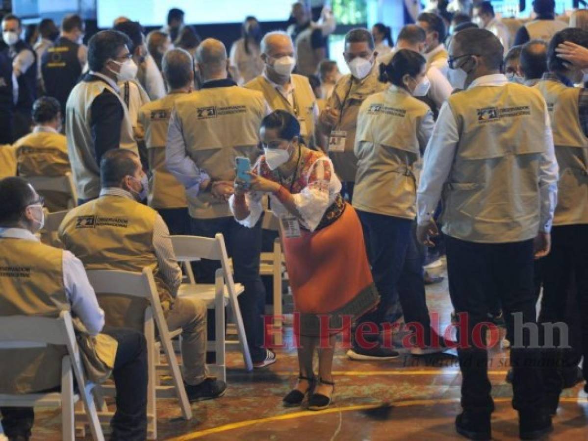 Con retraso de media hora, CNE dio el banderillazo inicial al proceso electoral (FOTOS)