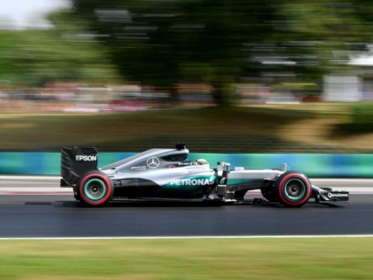 Hamilton logra nueva victoria en Hungría y arrebata el liderato a Rosberg