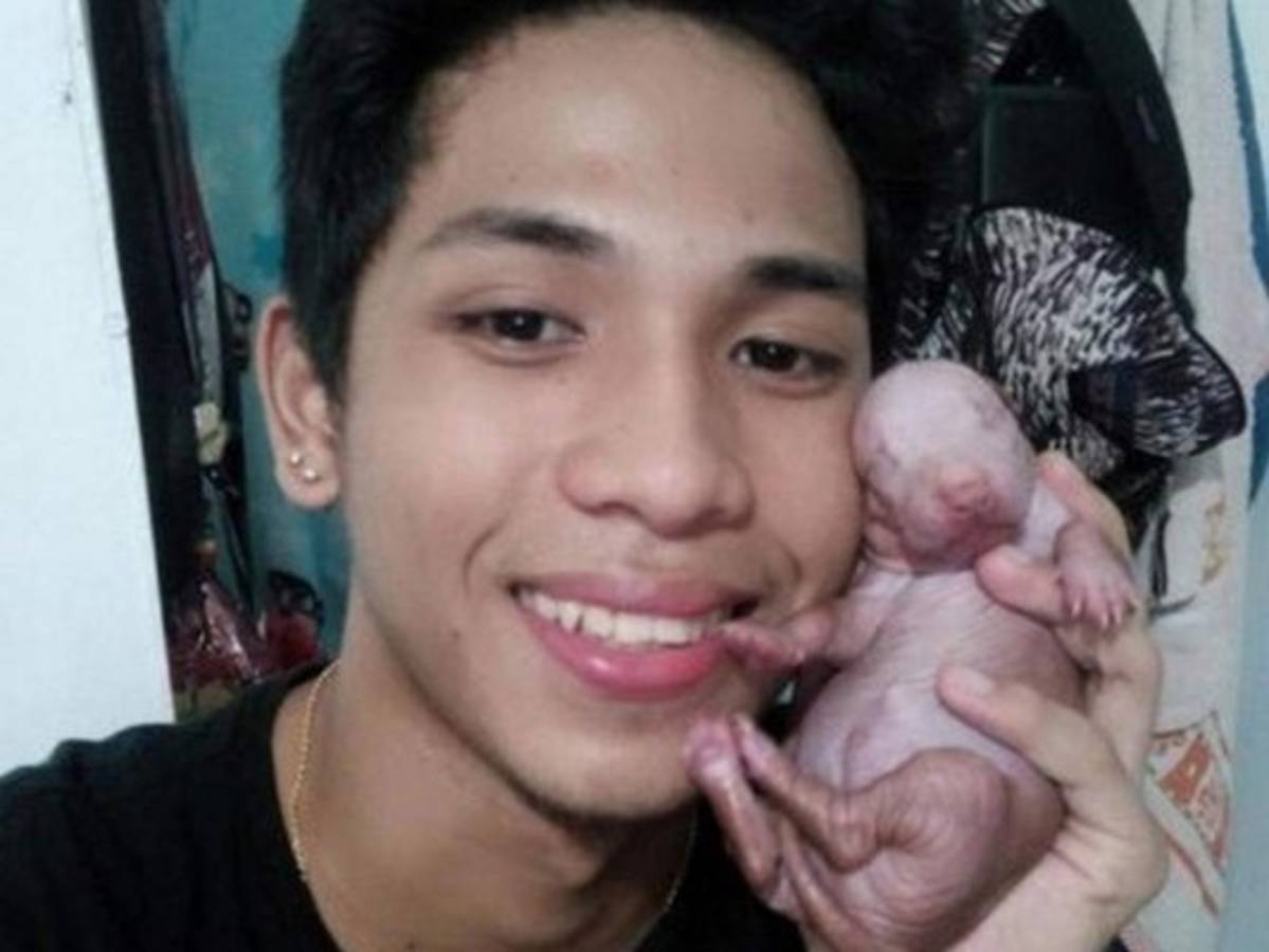 Facebook censura foto de un joven y su perro por una insólita razón