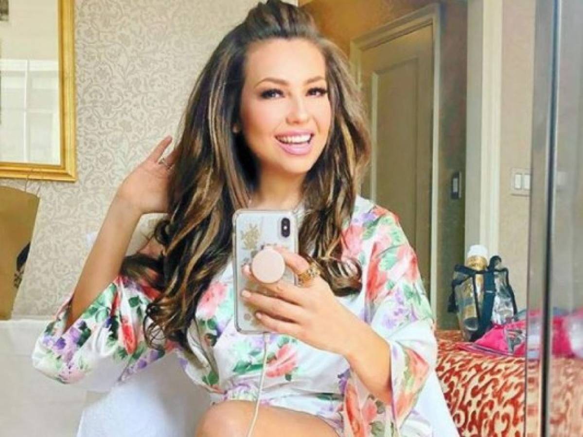 Thalía se lanza al mar para festejar el éxito de su tema 'No me acuerdo'