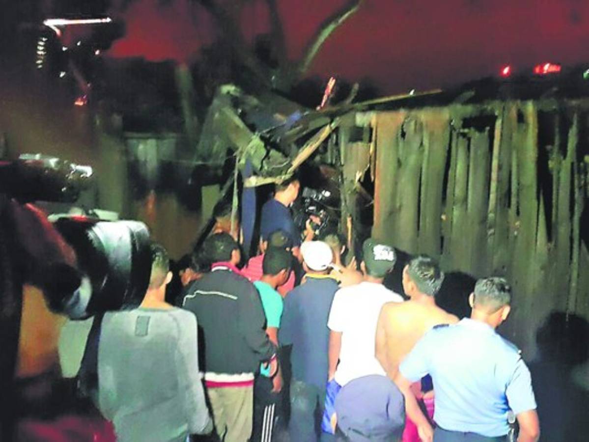 Asesinan a madre e hija y luego incendian su casa