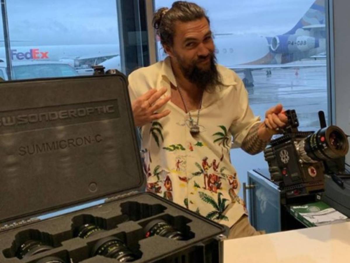 Avión en el que viajaba Jason Momoa aterriza de emergencia