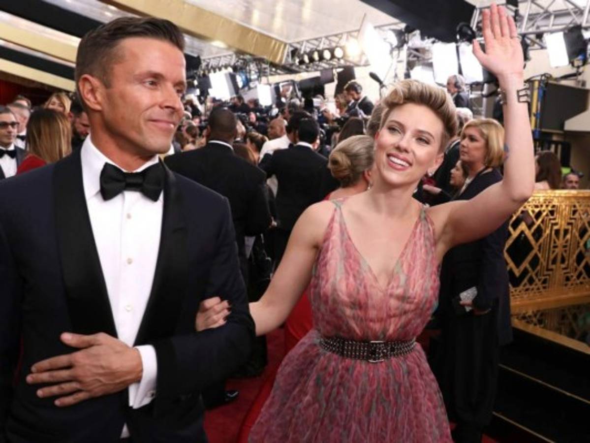 Scarlett Johansson pide divorcio de Romain Dauriac