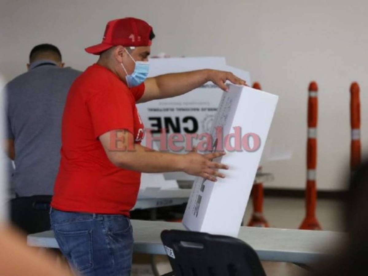 Avanza preparación de maletas electorales para ser distribuidas en diferentes puntos de Honduras (FOTOS)