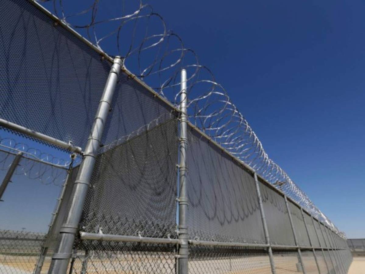 California pide revisar fallo sobre prisiones privadas