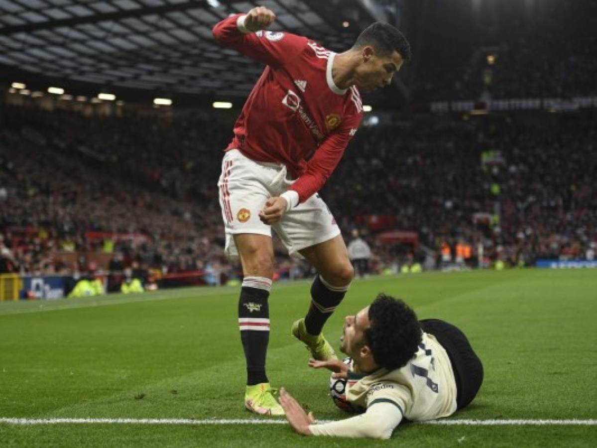 VIDEO: Cristiano agarró a patadas a jugador del Liverpool tras goleada de 5-0