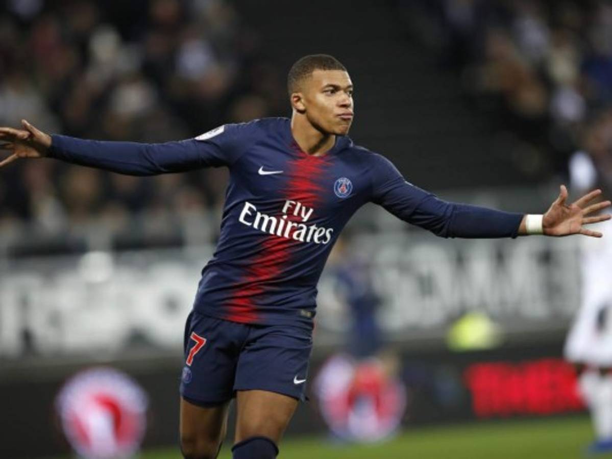 Mbappé llega a 14 goles en la liga; PSG aplasta al Amiens