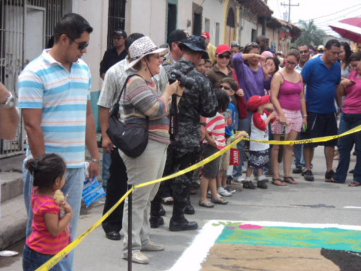 Comayagua vuelve a maravillar a propios y extraños con sus magníficas alfombras