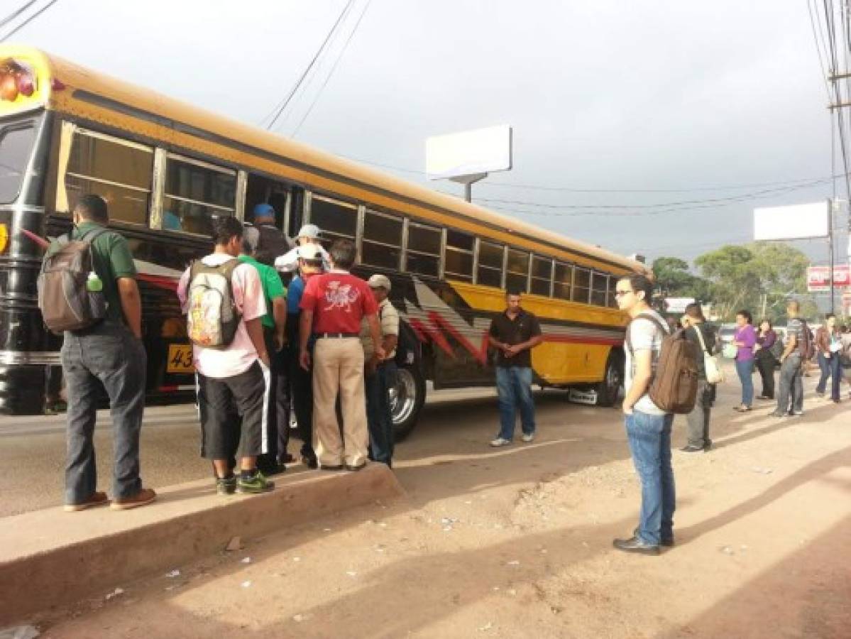 Transportistas paralizan buses y taxis en la capital de Honduras