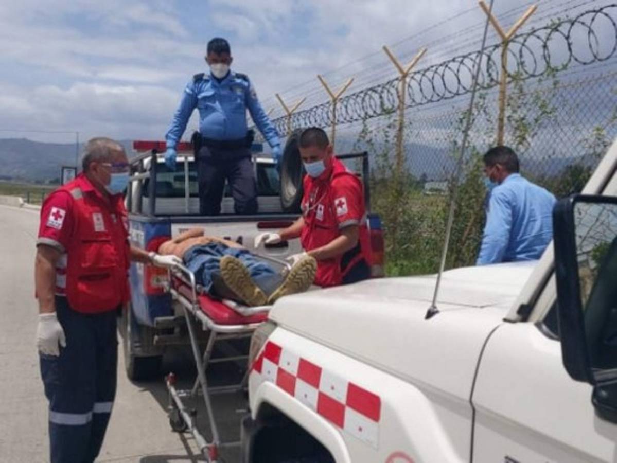 Borrachera en pleno toque de queda deja un herido y un detenido en Santa Ana