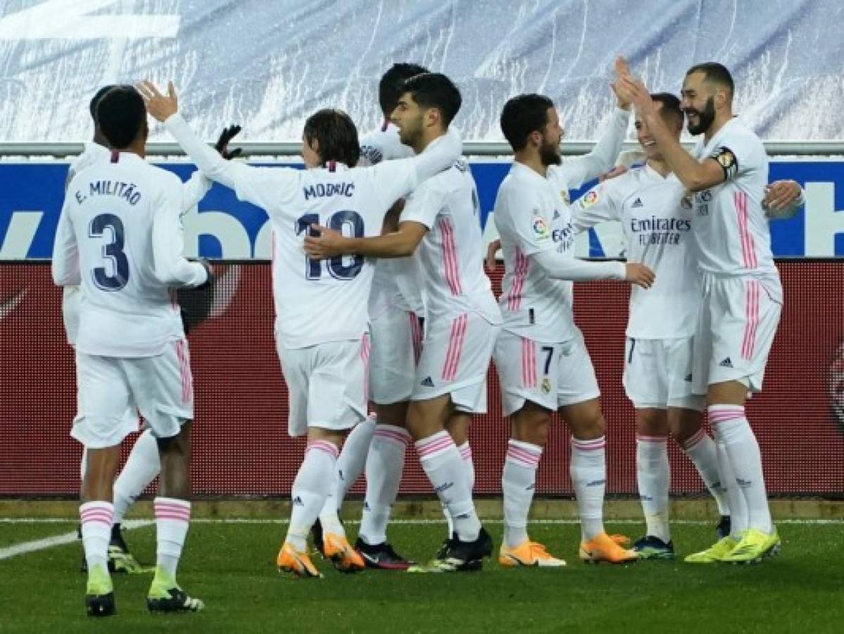 Real Madrid deja la mala racha y golea 4-1 al Alavés