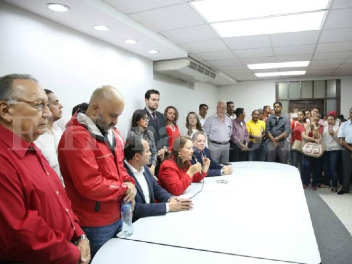 Gabriela Núñez durante la conferencia de prensa donde oficializó su retiro de la campaña electoral 2017. Fotos: Mario Urrutia/ EL HERALDO