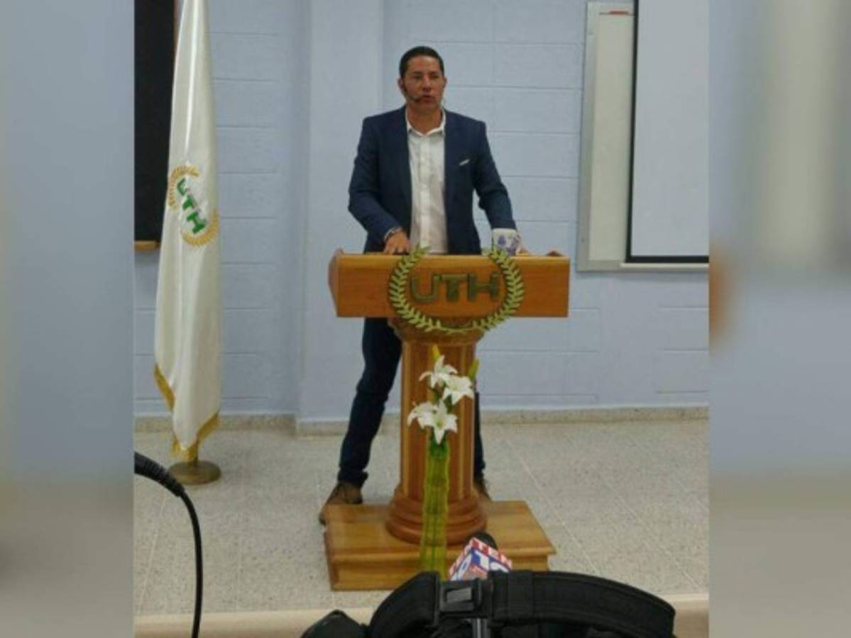 Fernando del Rincón: Periodismo basura es el que vende un candidato