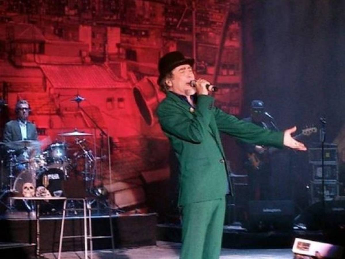 VIDEO: Joaquín Sabina se cayó del escenario en pleno concierto