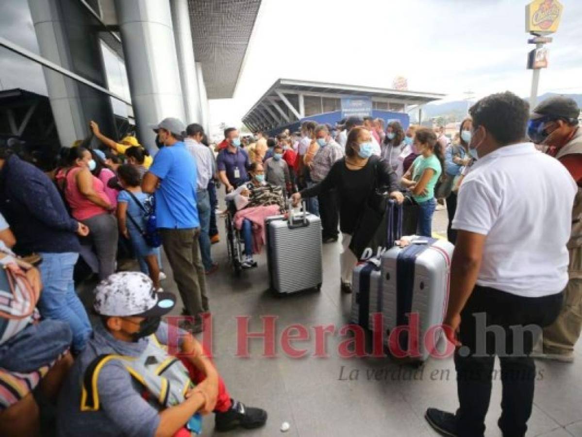 Los viajeros internacionales arribaron por última vez el Toncontín. Foto: Jhony Magallanes/El Heraldo