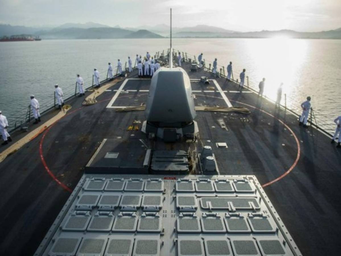 Diez desaparecidos y 5 heridos tras colisión de destructor de EEUU en el este de Singapur