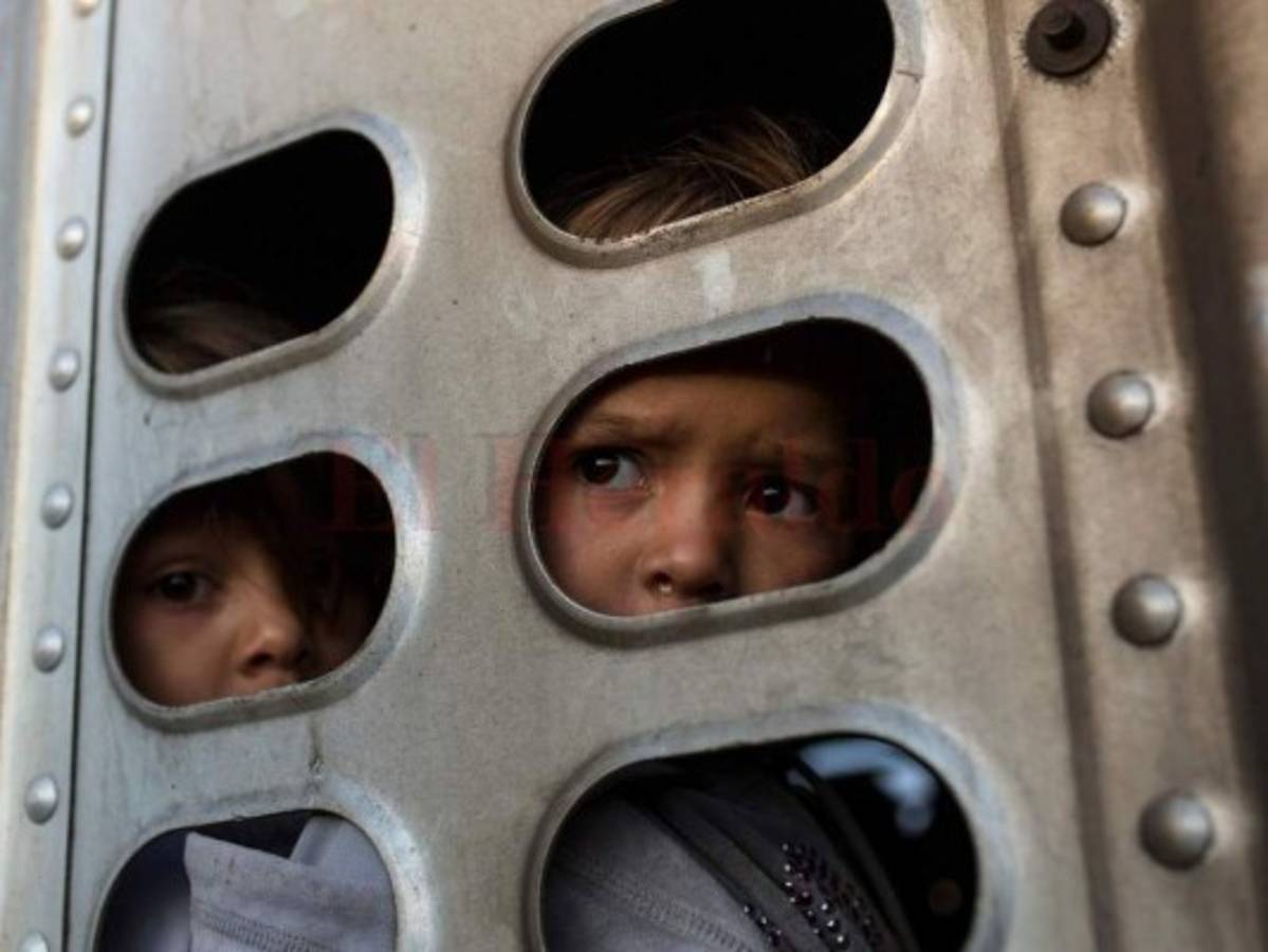 Violencia, desempleo y no pagar 'coyote', entre los factores que marcaron el éxodo de la gran caravana migrante