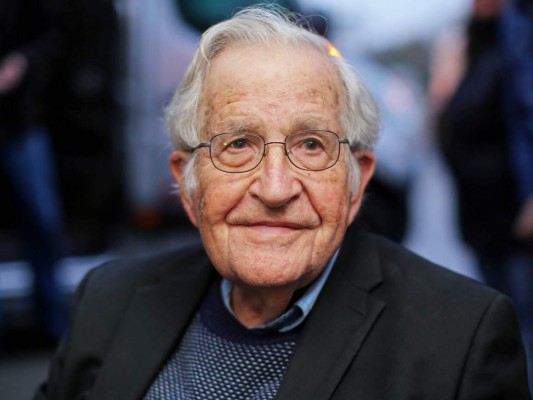 El mundo que viene: 'EEUU corre hacia el precipicio', alerta el filósofo Noam Chomsky