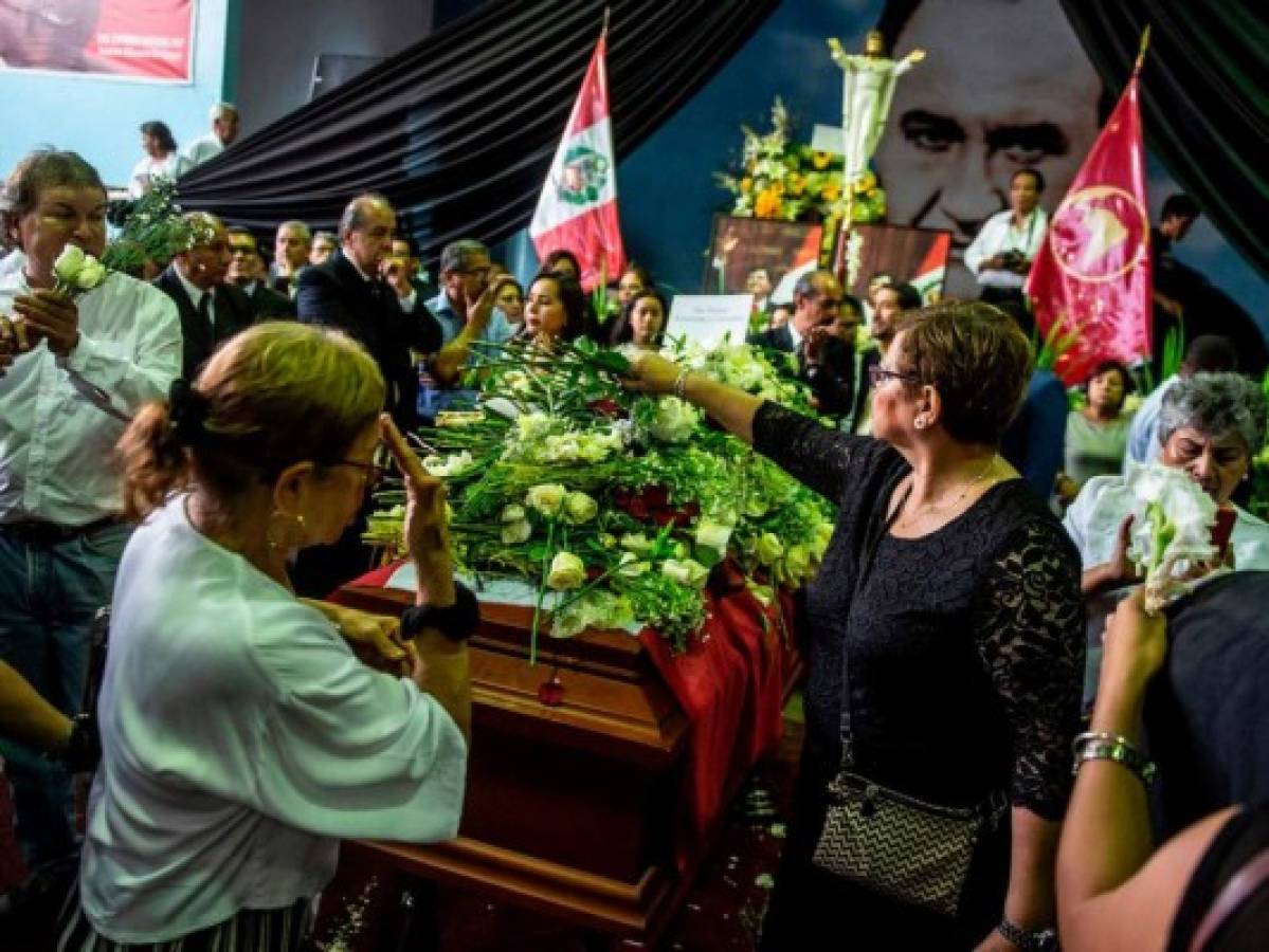 Multitud despide al expresidente peruano Alan García