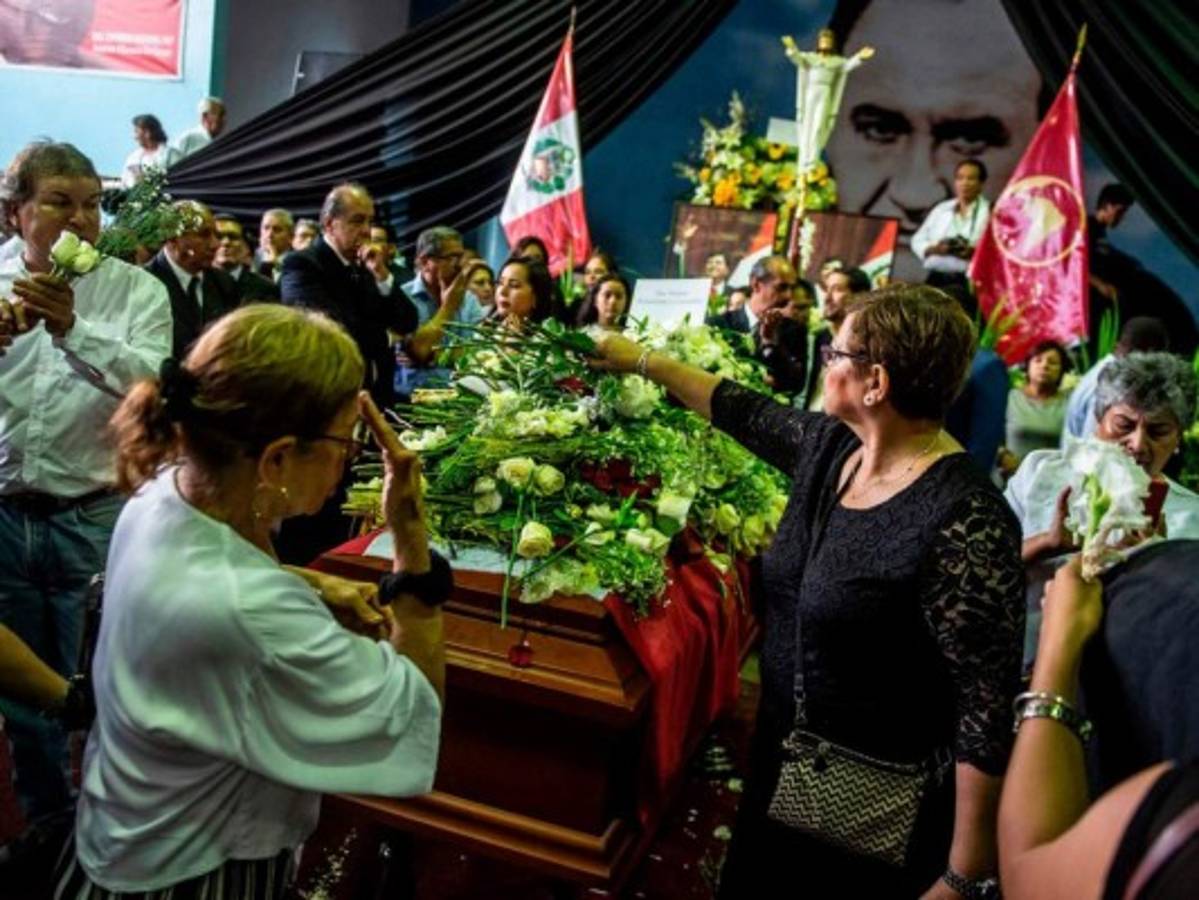 Multitud despide al expresidente peruano Alan García