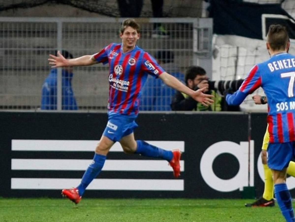 Desaparece avión con el futbolista argentino Emiliano Sala  