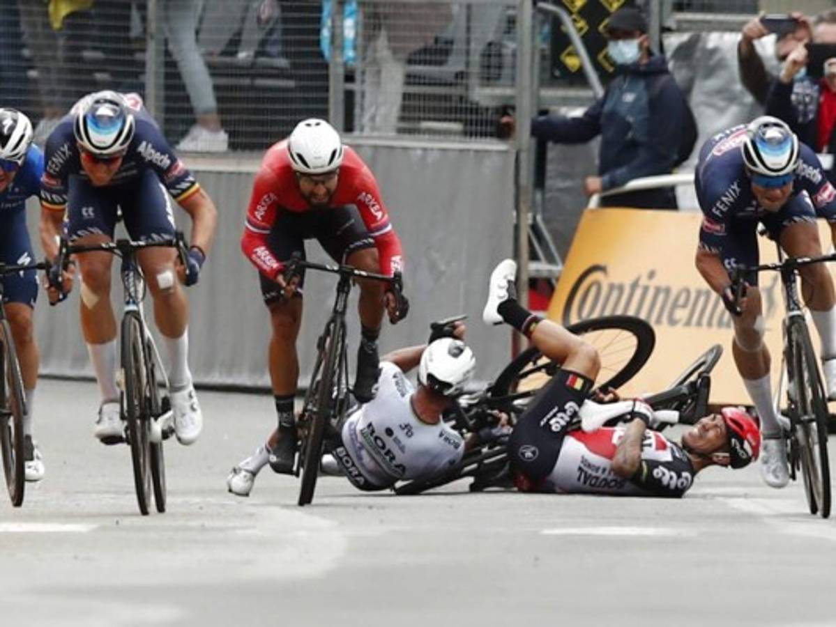 VIDEO: Merlier se lleva una accidentada 3ra etapa del Tour
