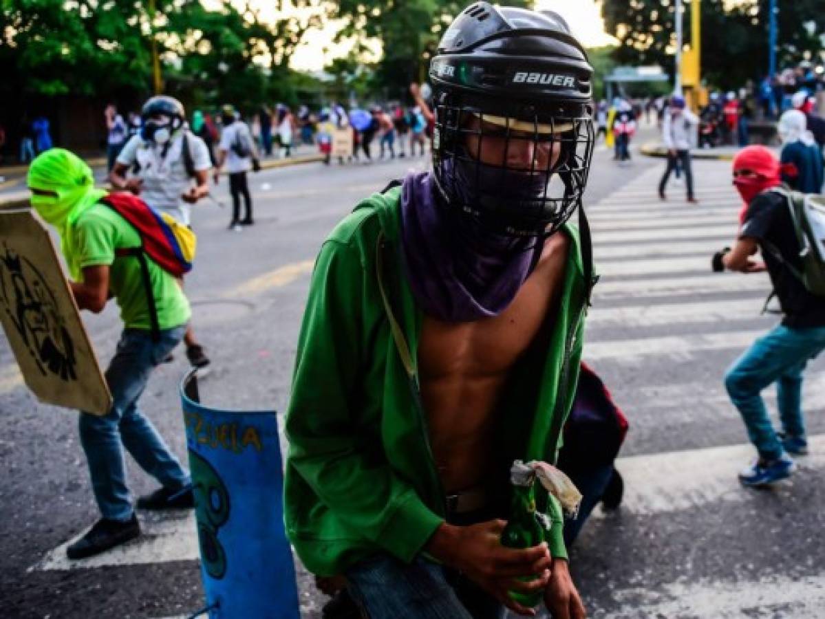 Opositores venezolanos bloquearon calles en rechazo a Maduro y su Constituyente