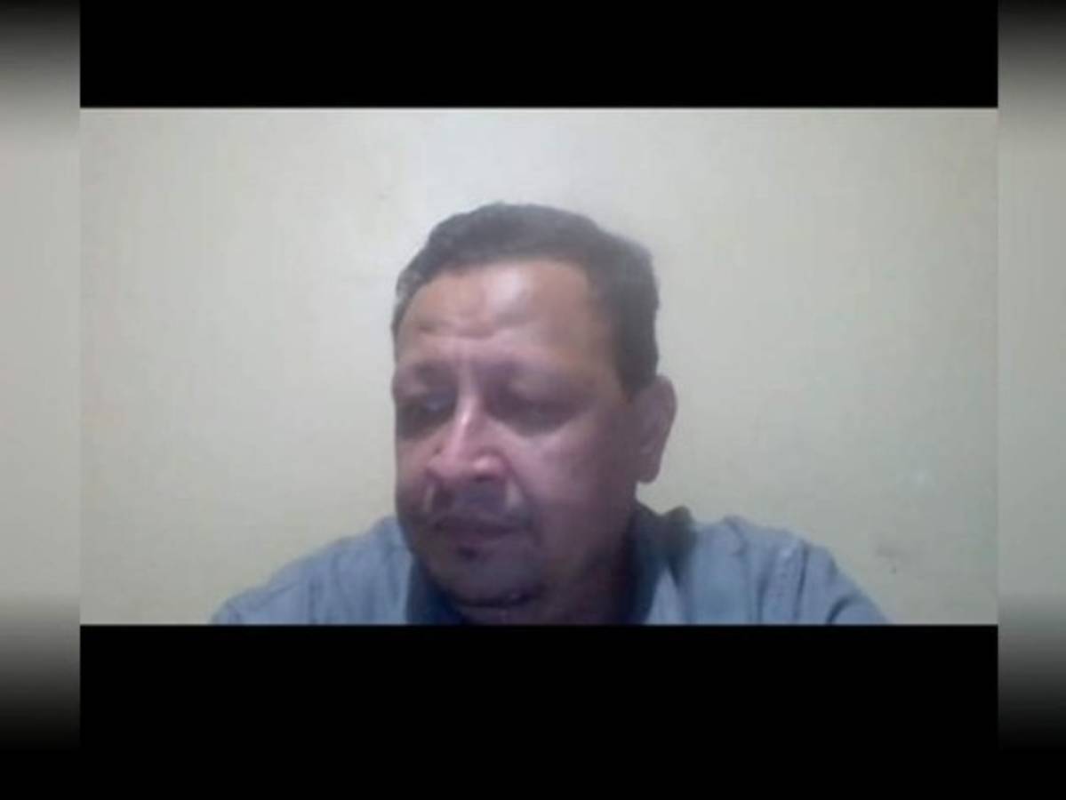 Así lucía el rostro del maestro el día que solo una estudiante quiso recibir la clase.