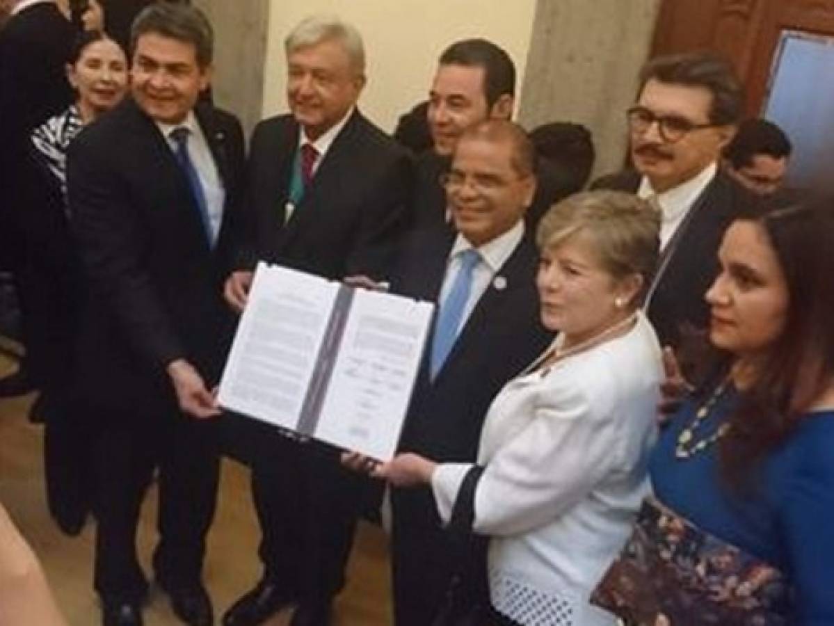 El acuerdo fue firmado por López Obrador; su homólogo de Guatemala, Jimmy Morales; el vicepresidente de El Salvador, Óscar Ortiz y Juan Orlando Hernández por Honduras.