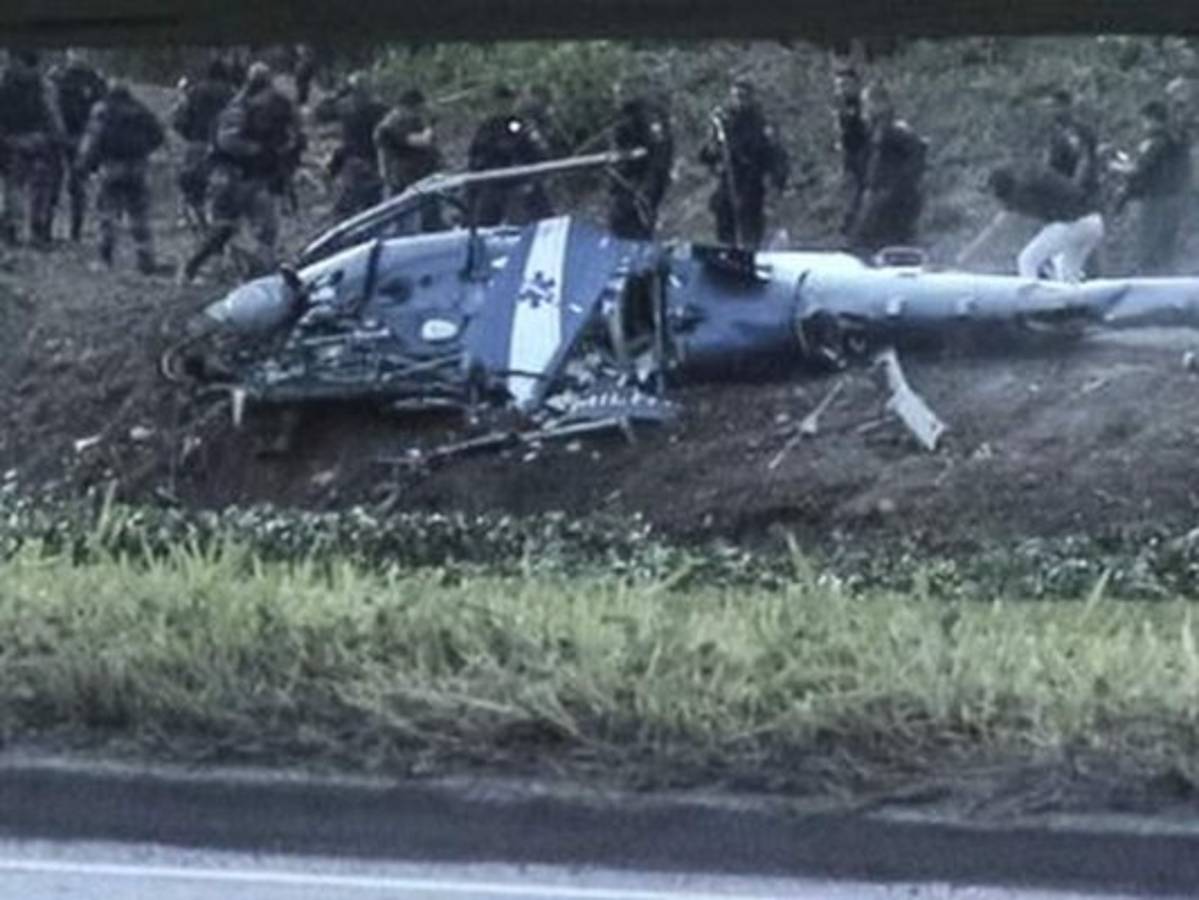 Helicóptero policial se estrella en bahía de Río de Janeiro