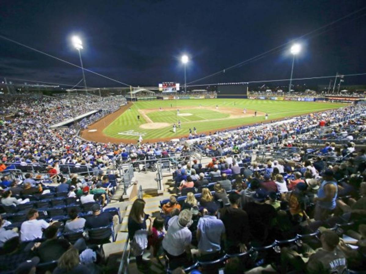 Grandes Ligas inicia pretemporada con público en tribunas  