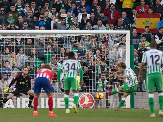 Atlético pierde contra el Betis y se aleja un poco más del Barça