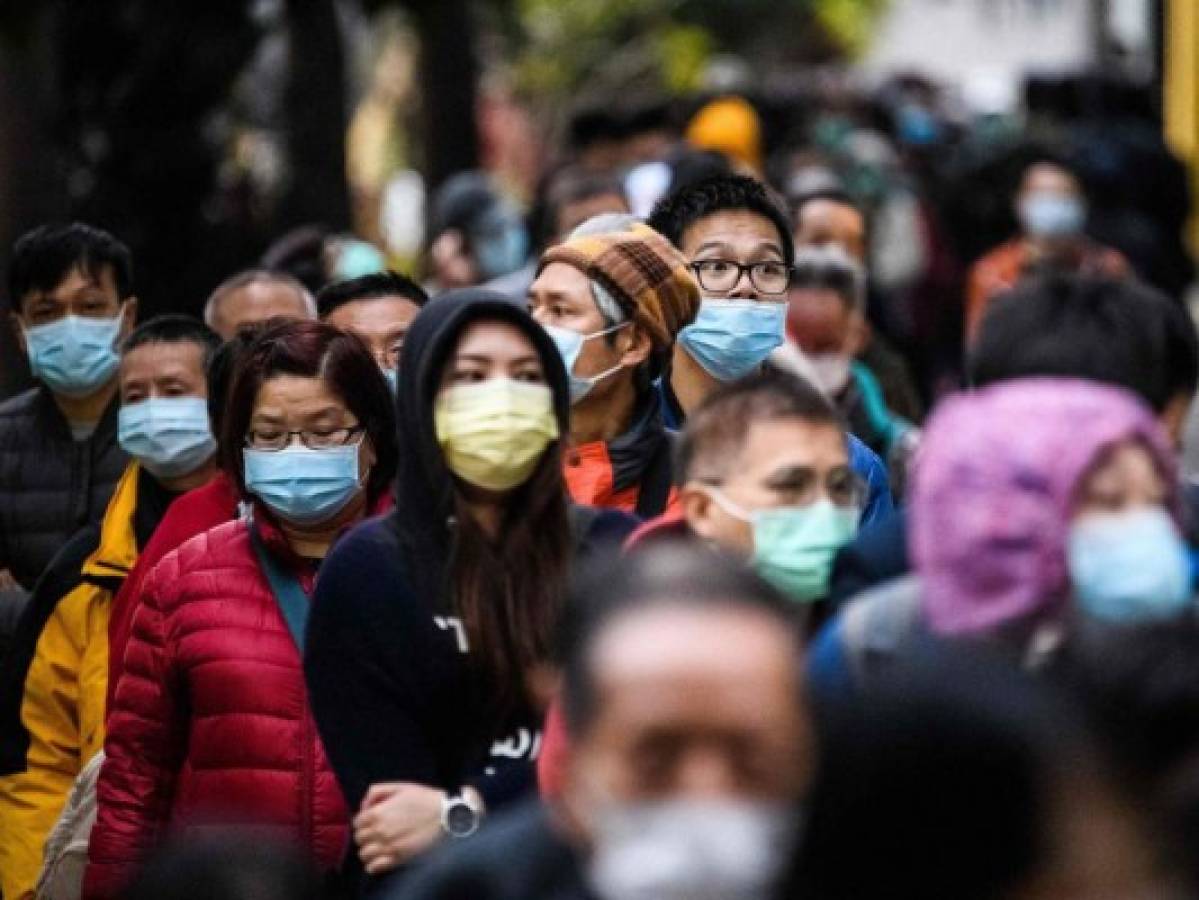 Evacúan de China a 350 estadounidenses debido al coronavirus
