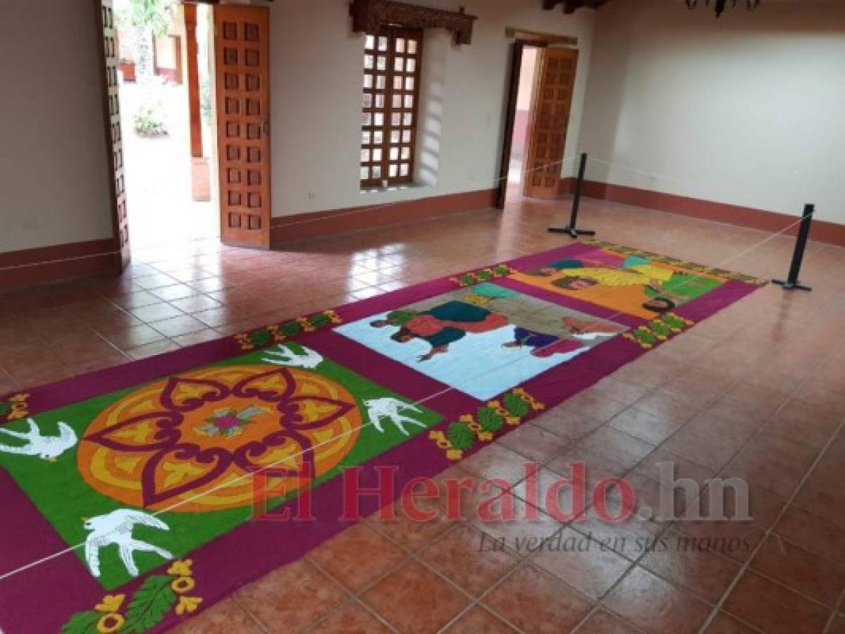 Familias mantendrán en casa la tradición de alfombras de aserrín