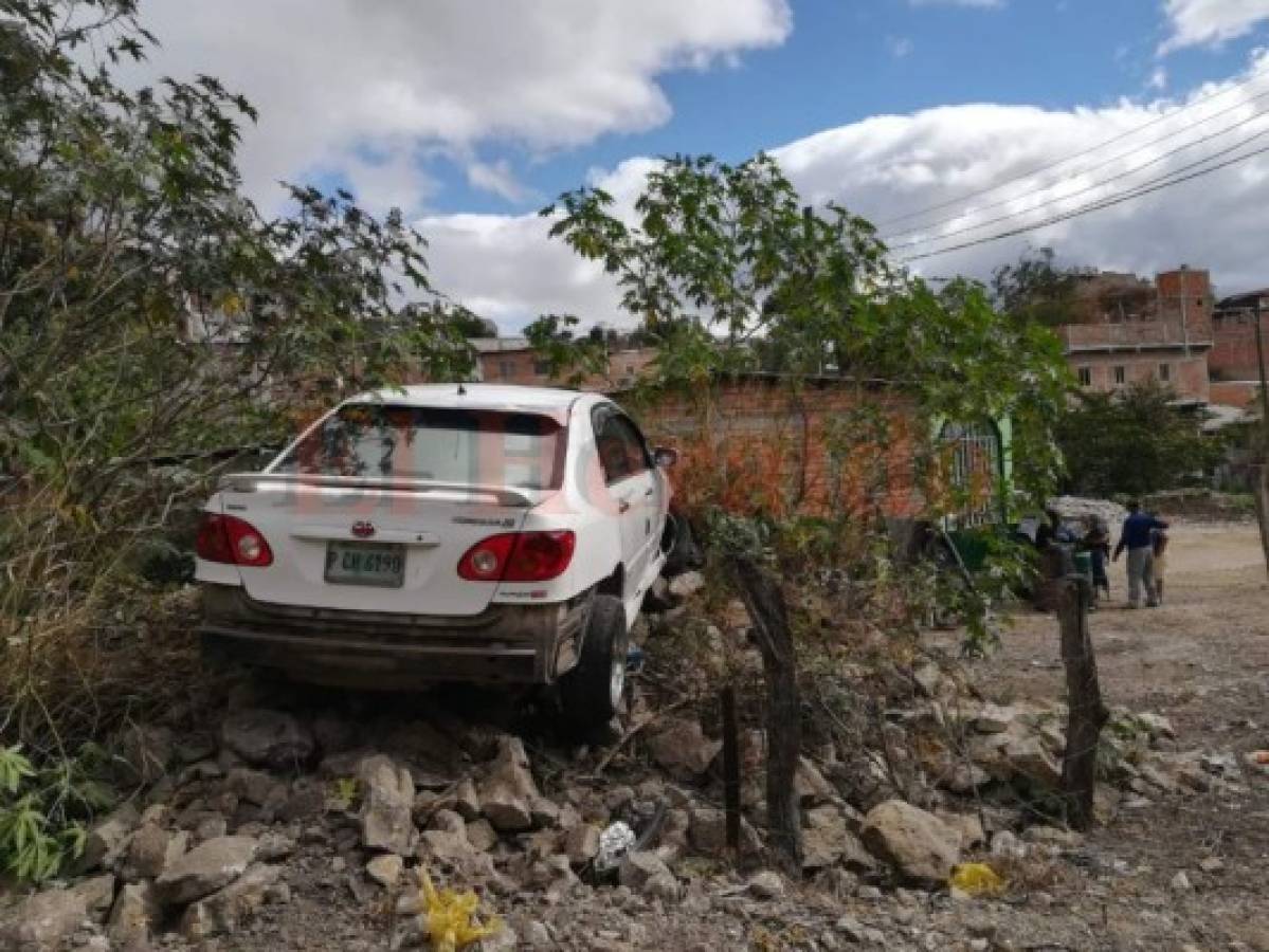 Vehículo perdió el control y cayó en río de la colonia Cantarero López por desperfectos mecánicos  