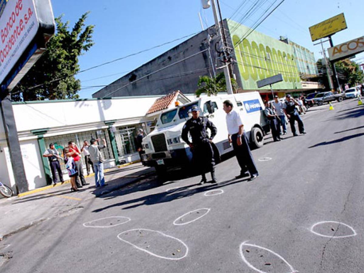 Frustrado asalto a carro de valores deja dos heridos